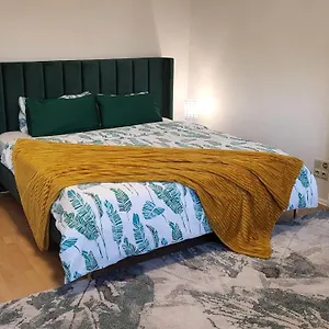 Apartment Lavish In The Heart Of Center