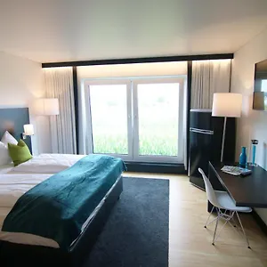 Hotel Me, Meitingen